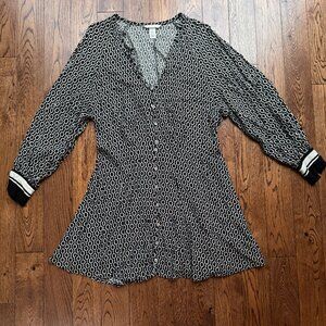 H&M Black & White Geometric Button Front V-Neck Keyhole Dress (Large)